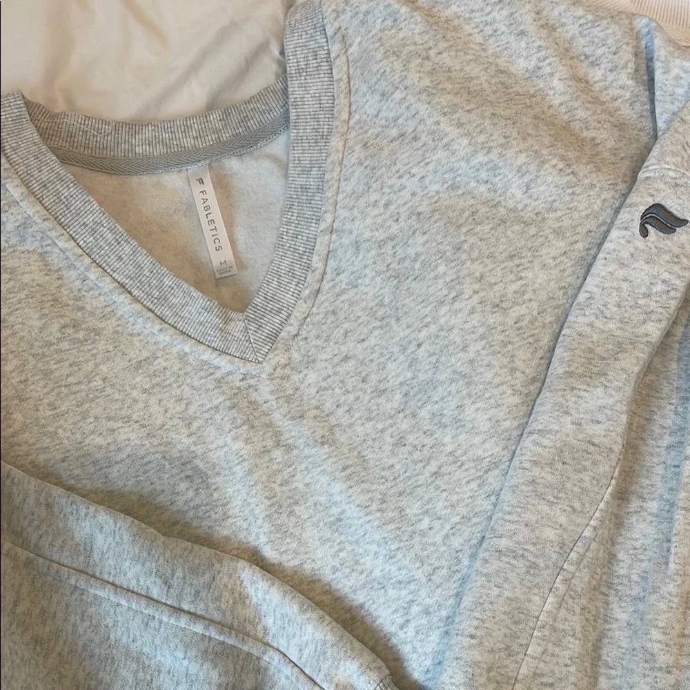 BUNDLE Fabletics Gray and White A symmetrical Sweatshirts - Picture 3 of 5